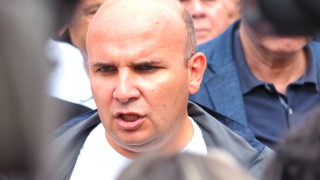 Представители на Демокрация права и свободи ДПС протестират пред