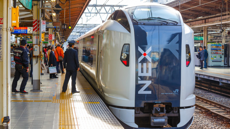 Японска фирма с официално извинение заради тръгнал с 25 секунди по-рано неин влак