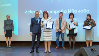 Главният учител по немски и френски език Нигяр Наим със