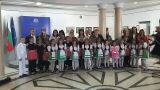 МОН плаща на учителите, а не за стипендиите на циганчетата