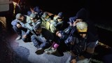 Задържаха 11 бежанци в Бургаско