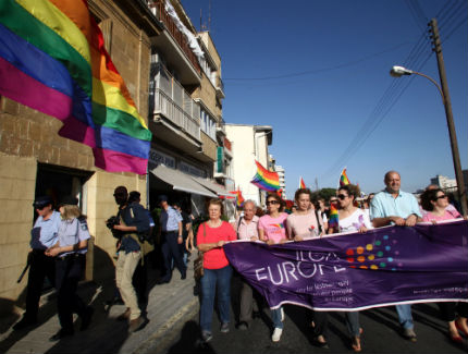 Хиляди се включиха в първия гейпарад в Кипър 