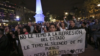 Хиляди аржентинци искат оставката на президента си 