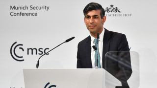 Британският премиер Риши Сунак отпразнува избирането на Великобритания и Република