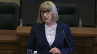Цачева и Нинова в задочен спор за дефиниция на "корупция"