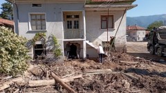 Пострадалите от наводненията в Карловско получават помощи от 2500 лева