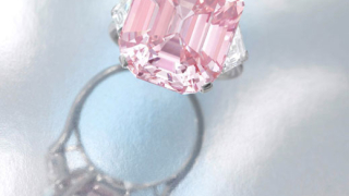 Уникален 24-каратов розов диамант отива на търг