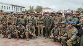 Президентът на Украйна Володимир Зеленски пристигна в наскоро освободения град
