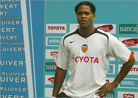 Патрик Клуйверт разтрогна с Валенсия