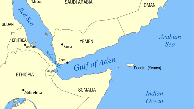 Хусите ударили 2 кораба на САЩ в Аденския залив