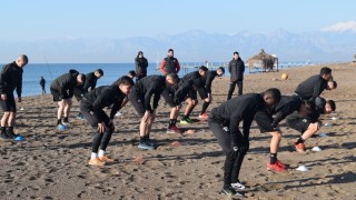 Локомотив Пловдив поднови днес занимания в Турция Футболистите на черно белите