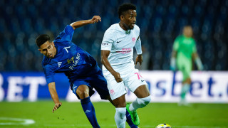 Пред препълнения стадион Георги Аспарухов около 18 000 зрители Левски