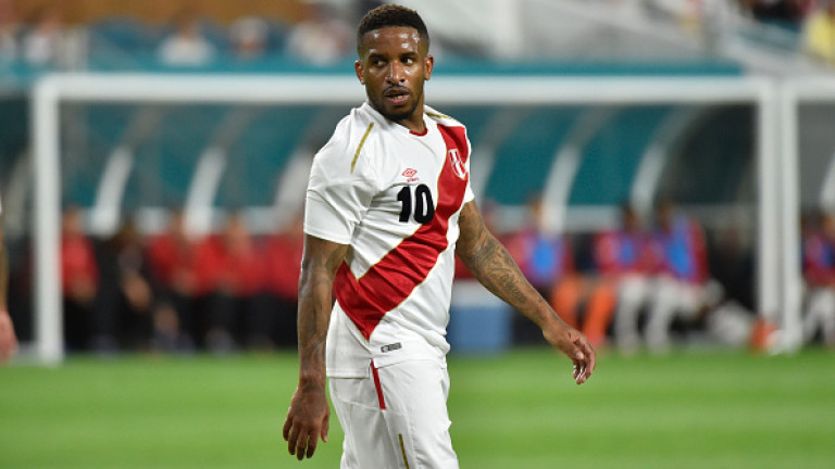 Нападателят на националния отбор на Перу Джеферсън Фарфан е получил