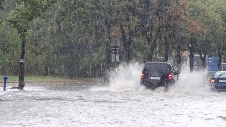 Обявиха частично бедствено положение заради проливен дъжд в Карлово