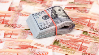 Тази сутрин цената за долар падна малко под 60 рубли