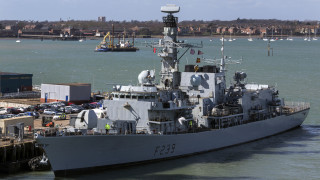 Китай категорично осъди Великобритания за преминаването на неин военен кораб