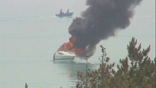 Яхта плаваща под български флаг се е запалила вчера на