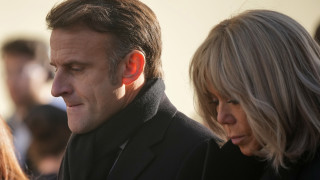 Френският президент Еманюел Макрон и съпругата му Бриджит заведоха в