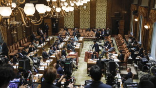 Японският министър на олимпийските игри Йошитака Сакурада се извини публично