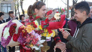 Село Мъдрево посрещна световната шампионка по борба Тайбе Юсеин На