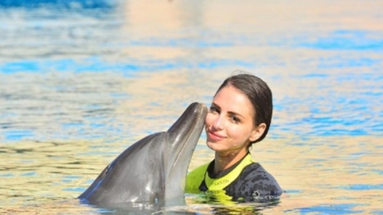 Цвети Стоянова радва окото с кадри от Дубай (СНИМКИ)