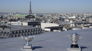 Камион за боклук блъсна 3 годишно дете в Париж Това съобщи Фигаро