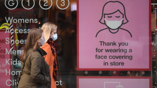 Британският премиер Борис Джонсън намекна в петък че може да