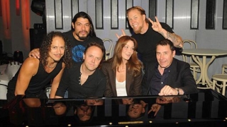 Карла Бруни се изяви редом с Metallica