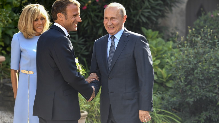 Президентът на Франция Еманюел Макрон подкрепя американския си колега Доналд