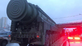 Конвой с междуконтинентални балистични ракети МБР попадна в задръстване в