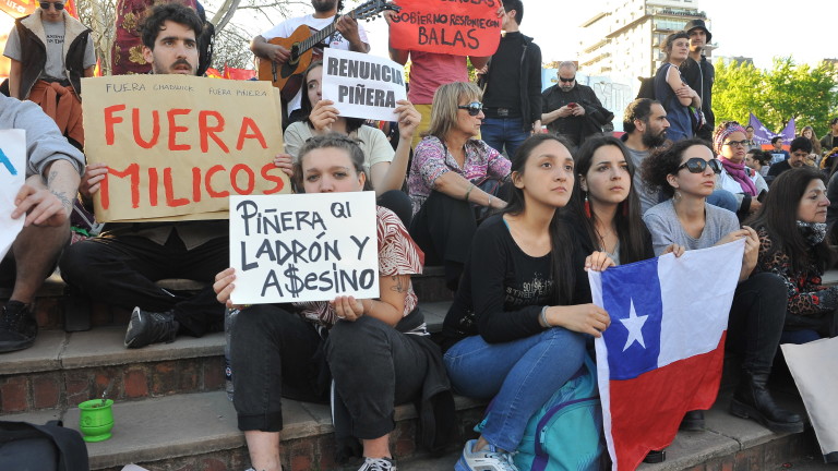 Най-малко 18 души са загинали при продължаващите протести в Чили,