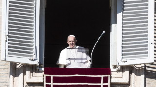 Папа Франциск призова хората да разговарят помежду си когато са
