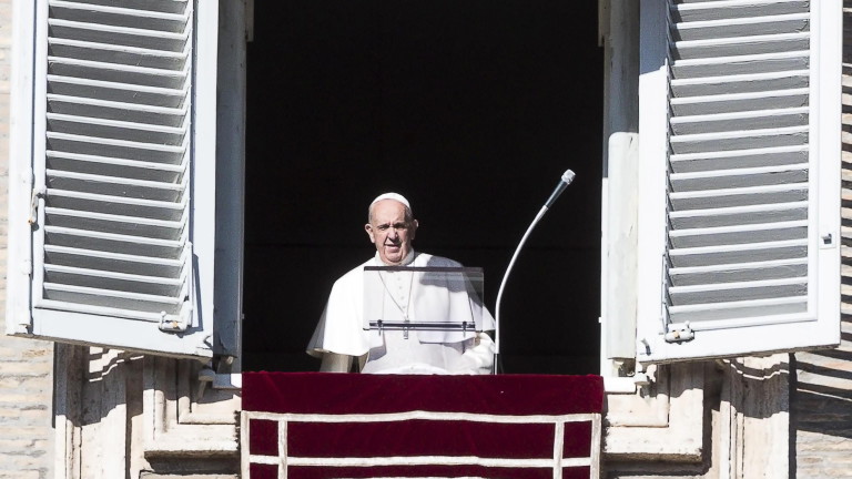 Папата призова за световна молитва за спиране на коронавируса