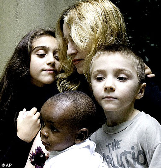 Синът на Мадона - потенциално най-богатото дете