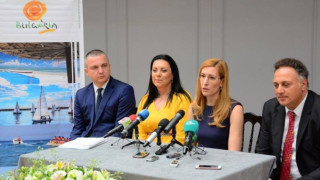 Ангелкова очаква 5% туристически ръст през лятото 
