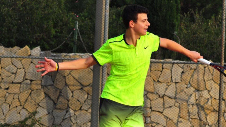 Спряха правата на двама български тенисисти заради съмнения в корупционни практики