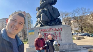 Социалисти от БСП Лозенец се похвалиха че са изчистили осквернения