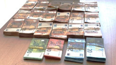 Митничари намериха скрита валута за над 370 000 лева в два тира на Капитан Андреево