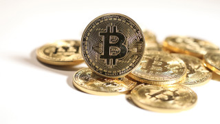Bitcoin потъна под $6000, най-ниското ниво от над година