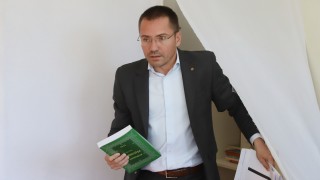 Ангел Джамбазки няма да гледа социология днес