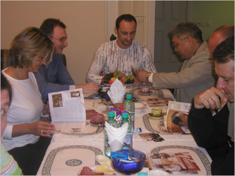 Българската делегация на чай при Топалов