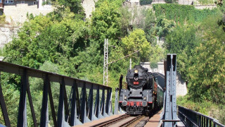 Пътуване с парен локомотив предоставят от БДЖ Пътнически превози