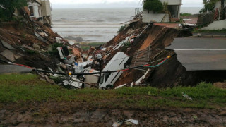 Повече от 50 души са загинали в южните и източните