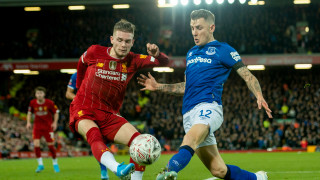 Защитникът на Евертън Люка Дин е обект на интерес от