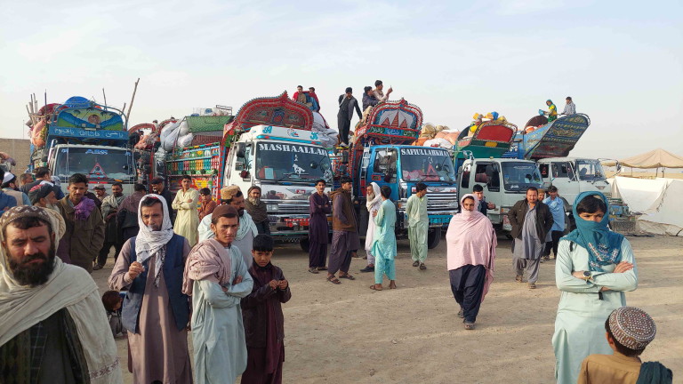 Върховният съд на Пакистан изслушва правозащитници против депортиране на мигранти