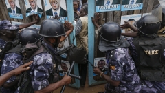 Десетки арестувани при антиправителствен протест в Уганда