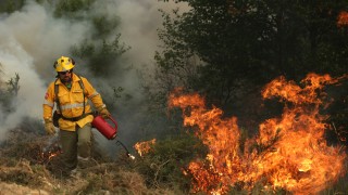 Пожарът в село Изворище е локализиран съобщава БНР Огънят в