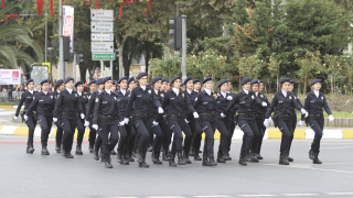 Жените полицаи в Турция вече с право на забрадка