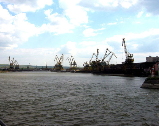 Кризата удари и пристанище Русе