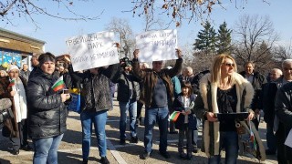 В Перущица се разбунтуваха срещу почти двойно скачане на такса "смет"
